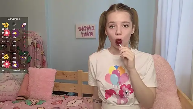 Snapshot of PrincessLittleKiki chatting on October 2025 07:06:01 AM PrincessLittleKiki online show from October 2025 07:06:01 AM