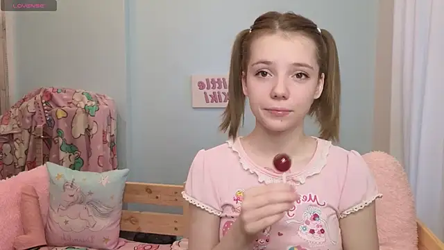 Snapshot of PrincessLittleKiki chatting on October 2025 07:07:02 AM PrincessLittleKiki online show from October 2025 07:07:02 AM