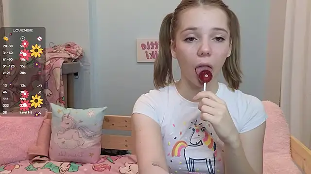 Snapshot of PrincessLittleKiki chatting on October 2025 07:09:02 AM PrincessLittleKiki online show from October 2025 07:09:02 AM