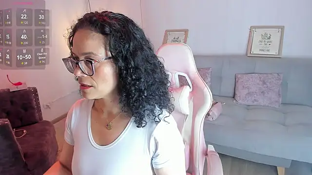 Snapshot of Aliciia_cute1 chatting on November 2025 10:42:02 PM Aliciia cute1 online show from November 2025 10:42:02 PM