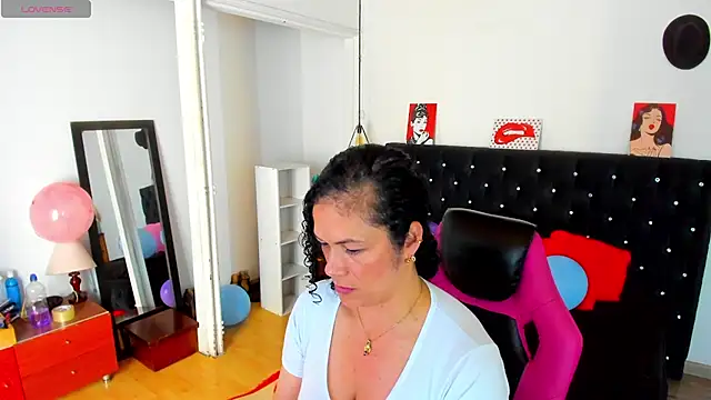 Snapshot of Aliciia_cute1 chatting on November 2025 10:43:02 PM Aliciia cute1 online show from November 2025 10:43:02 PM