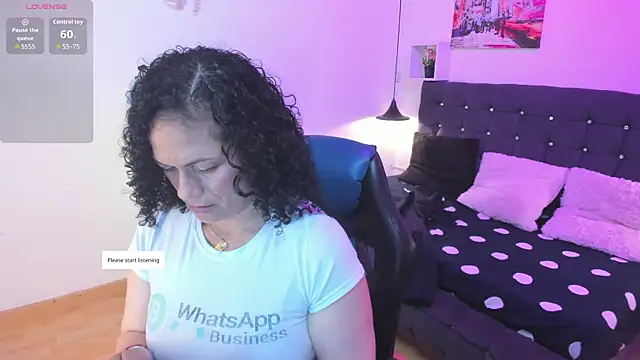 Snapshot of Aliciia_cute1 chatting on December 2025 09:02:01 PM Aliciia cute1 online show from December 2025 09:02:01 PM