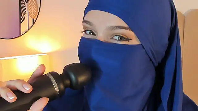 Snapshot of anna-henao chatting on January 2025 01:06:02 PM anna-henao online show from January 2025 01:06:02 PM