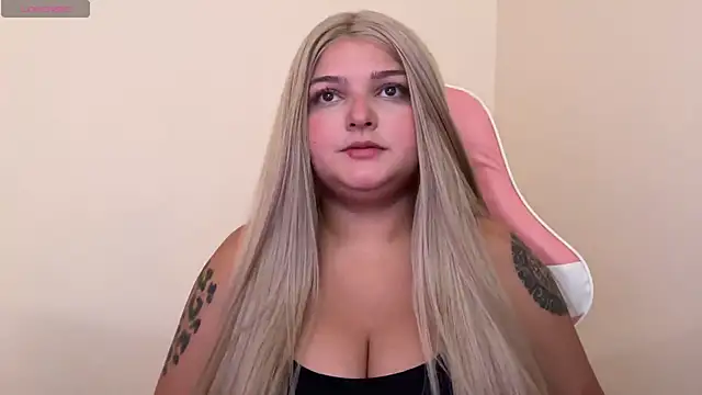 Snapshot of SweetPaige_ chatting on February 2025 06:37:01 PM SweetPaige online show from February 2025 06:37:01 PM