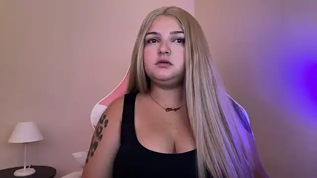 Snapshot of SweetPaige_ chatting on March 2025 11:31:02 PM SweetPaige online show from March 2025 11:31:02 PM