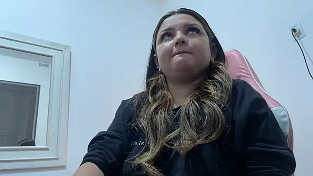 Snapshot of SweetPaige_ chatting on October 2025 04:18:01 PM SweetPaige online show from October 2025 04:18:01 PM