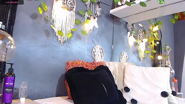 ItsVenuss online show from December 2024 06:35:01 PM