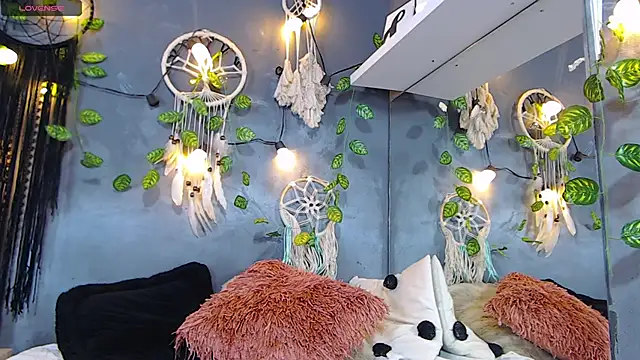 ItsVenuss online show from February 2025 06:51:01 PM