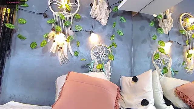 ItsVenuss online show from February 2025 06:48:02 PM