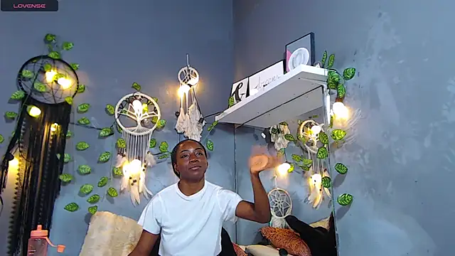 ItsVenuss online show from February 2025 07:14:01 PM