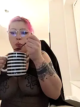 Snapshot of divine_eve chatting on March 2025 07:56:01 PM divine eve online show from March 2025 07:56:01 PM