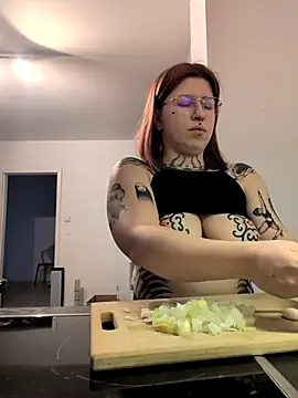 Snapshot of divine_eve chatting on December 2025 12:21:02 PM divine eve online show from December 2025 12:21:02 PM