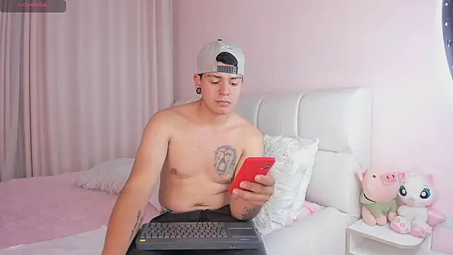 Snapshot of lucy_Bensonn chatting on February 2025 12:32:01 AM lucy Bensonn online show from February 2025 12:32:01 AM