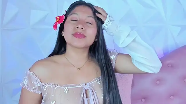 Snapshot of LinnaGardenia chatting on December 2024 01:28:01 PM LinnaGardenia online show from December 2024 01:28:01 PM