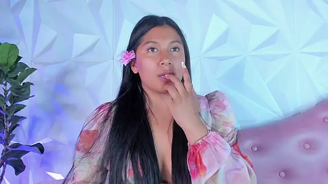 Snapshot of LinnaGardenia chatting on February 2025 12:07:01 AM LinnaGardenia online show from February 2025 12:07:01 AM