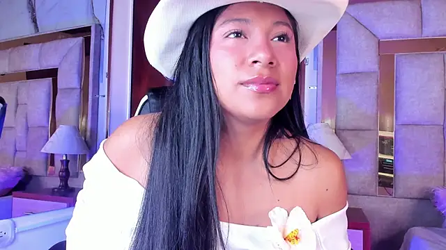 LinnaGardenia online show from December 2025 12:45:01 PM