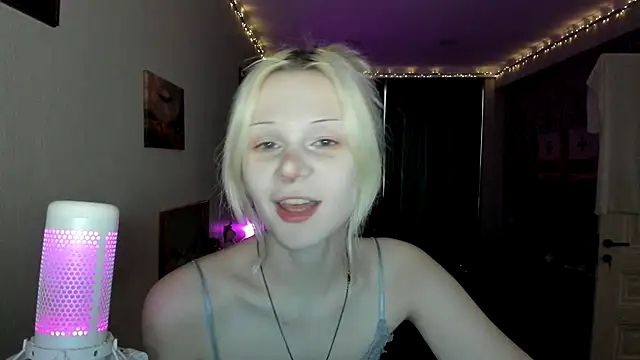 Snapshot of sashakiss99 chatting on October 2025 12:33:01 PM sashakiss99 online show from October 2025 12:33:01 PM