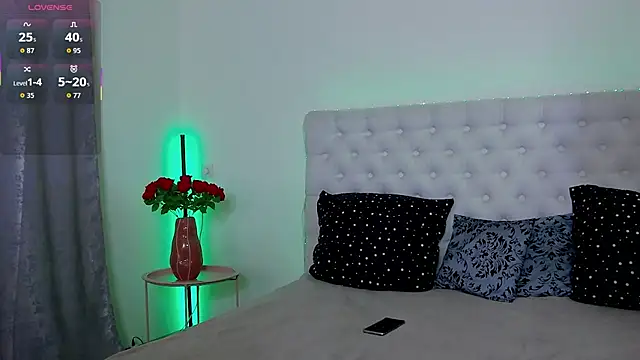 Snapshot of TamarraFox chatting on November 2025 04:34:01 AM TamarraFox online show from November 2025 04:34:01 AM