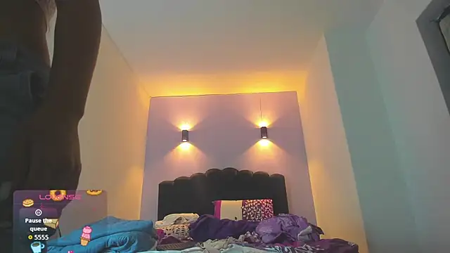 Sofia Clauss  online show from September 2025 04:25:01 AM