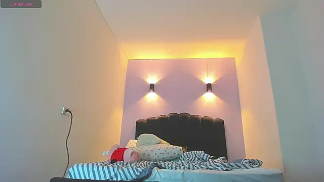 Sofia Clauss  online show from November 2025 09:48:02 PM