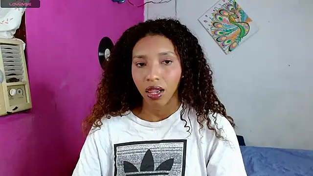 Snapshot of sensitive_brunette chatting on December 2024 03:15:02 AM sensitive brunette online show from December 2024 03:15:02 AM