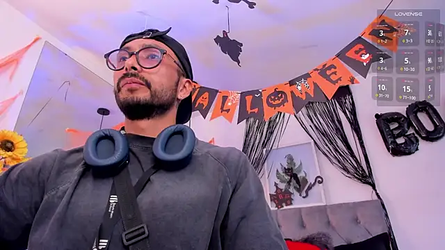 Snapshot of Tom_cooper_ chatting on October 2025 12:28:02 PM Tom cooper online show from October 2025 12:28:02 PM