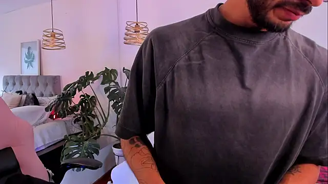 Snapshot of Tom_cooper_ chatting on November 2025 12:45:02 PM Tom cooper online show from November 2025 12:45:02 PM