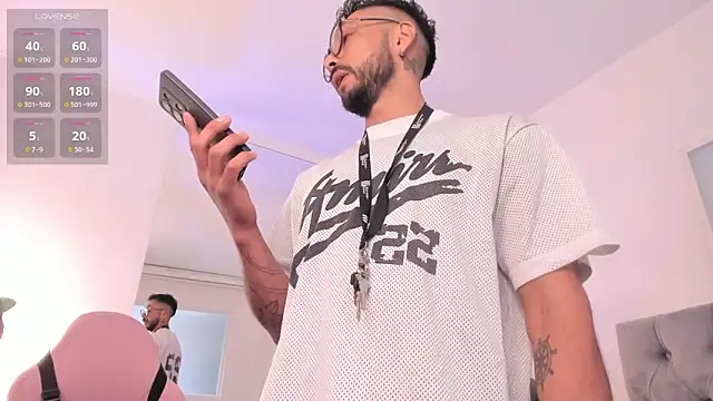 Snapshot of Tom_cooper_ chatting on November 2025 12:33:01 PM Tom cooper online show from November 2025 12:33:01 PM