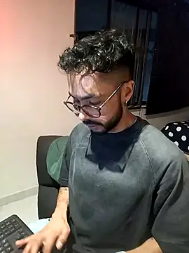 Snapshot of Tom_cooper_ chatting on November 2025 02:48:02 AM Tom cooper online show from November 2025 02:48:02 AM