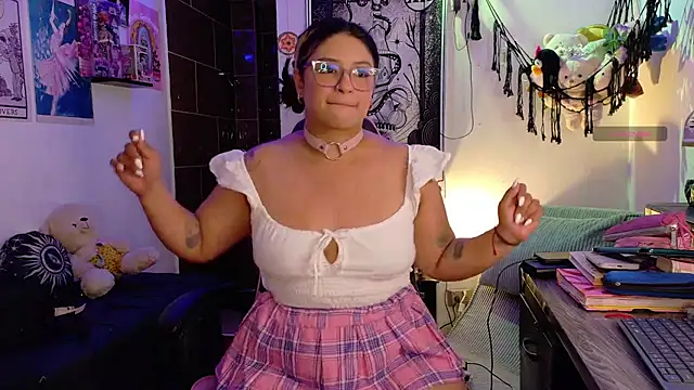 Snapshot of mollyshake1 chatting on April 2026 05:43:02 AM mollyshake1 online show from April 2026 05:43:02 AM