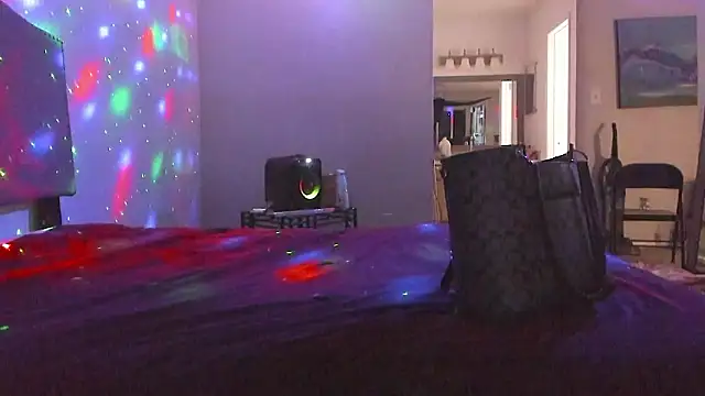 yiauana online show from February 2026 02:13:02 AM