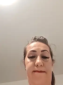 AvaLloyd online show from October 2025 03:29:02 AM