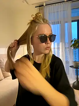 Snapshot of Little_Forest_ELF chatting on November 2025 11:53:02 AM Little Forest ELF online show from November 2025 11:53:02 AM