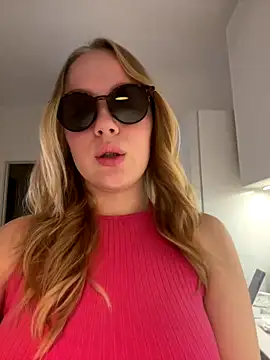 Snapshot of Little_Forest_ELF chatting on November 2025 02:09:01 PM Little Forest ELF online show from November 2025 02:09:01 PM