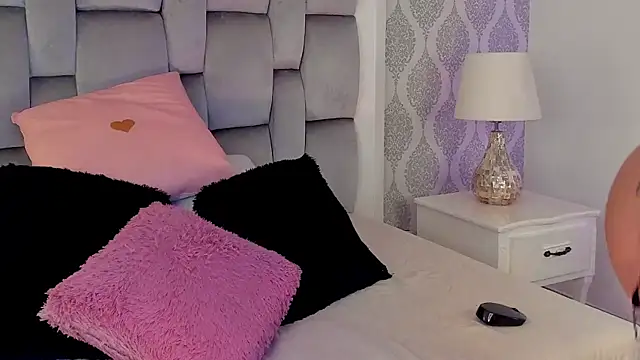 Charlotte  08 online show from October 2025 07:35:02 PM