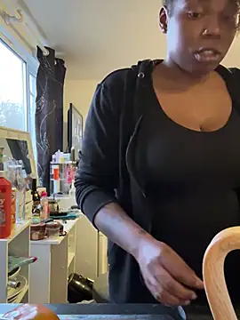 Snapshot of Bali_baddie_x chatting on February 2025 04:58:02 PM Bali baddie x online show from February 2025 04:58:02 PM