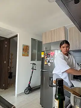 SaraParisi online show from December 2025 07:34:02 PM