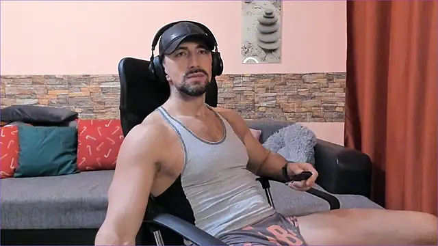 Snapshot of HotHunkTrainer chatting on January 2025 09:02:02 AM HotHunkTrainer online show from January 2025 09:02:02 AM