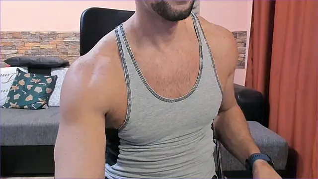 Snapshot of HotHunkTrainer chatting on January 2025 03:37:01 PM HotHunkTrainer online show from January 2025 03:37:01 PM