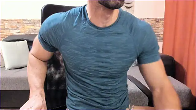 Snapshot of HotHunkTrainer chatting on November 2025 08:24:01 AM HotHunkTrainer online show from November 2025 08:24:01 AM