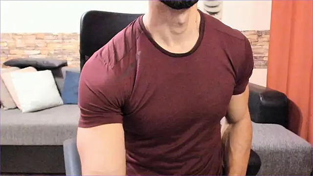 Snapshot of HotHunkTrainer chatting on November 2025 07:40:02 AM HotHunkTrainer online show from November 2025 07:40:02 AM