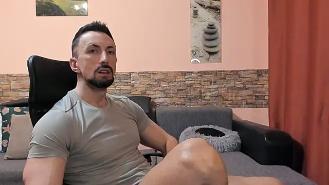 HotHunkTrainer online show from February 2026 09:17:01 AM