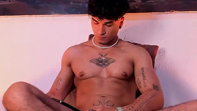 Snapshot of Thomas_Fit1 chatting on January 2025 11:53:02 PM Thomas Fit1 online show from January 2025 11:53:02 PM