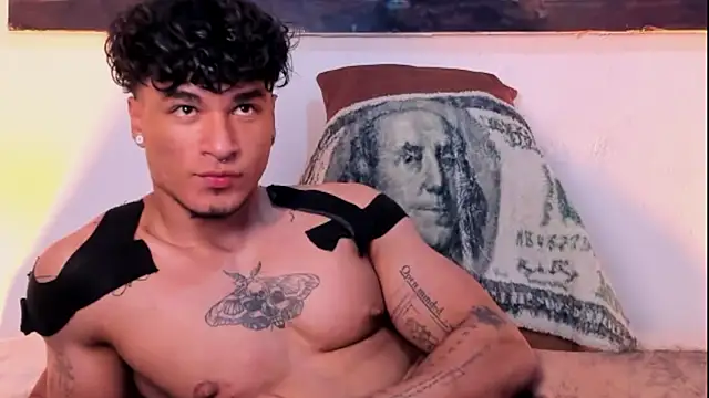 Snapshot of Thomas_Fit1 chatting on February 2025 02:29:02 AM Thomas Fit1 online show from February 2025 02:29:02 AM