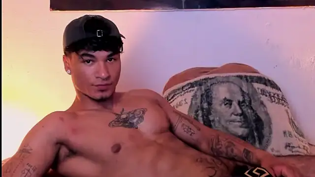 Snapshot of Thomas_Fit1 chatting on February 2025 05:01:01 PM Thomas Fit1 online show from February 2025 05:01:01 PM