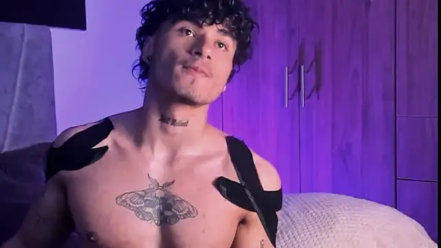 Snapshot of Thomas_Fit1 chatting on September 2025 04:23:01 AM Thomas Fit1 online show from September 2025 04:23:01 AM