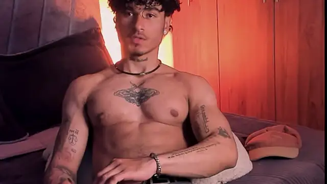 Snapshot of Thomas_Fit1 chatting on September 2025 05:20:01 AM Thomas Fit1 online show from September 2025 05:20:01 AM