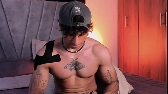 Snapshot of Thomas_Fit1 chatting on October 2025 05:43:01 PM Thomas Fit1 online show from October 2025 05:43:01 PM