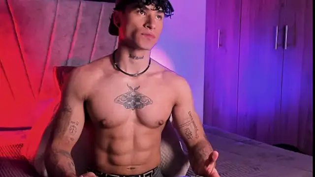 Snapshot of Thomas_Fit1 chatting on October 2025 04:56:02 AM Thomas Fit1 online show from October 2025 04:56:02 AM