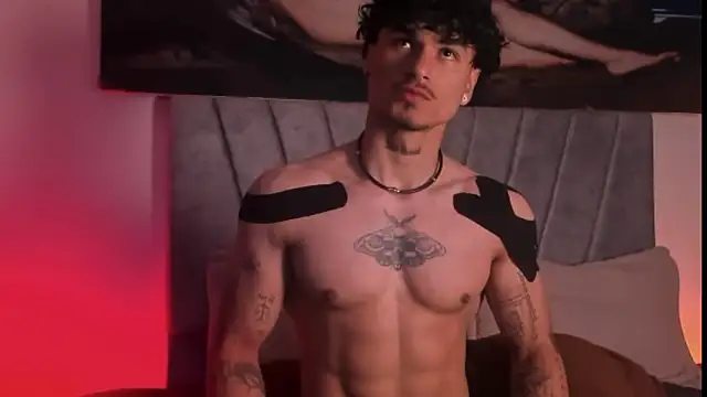 Snapshot of Thomas_Fit1 chatting on November 2025 01:27:01 AM Thomas Fit1 online show from November 2025 01:27:01 AM